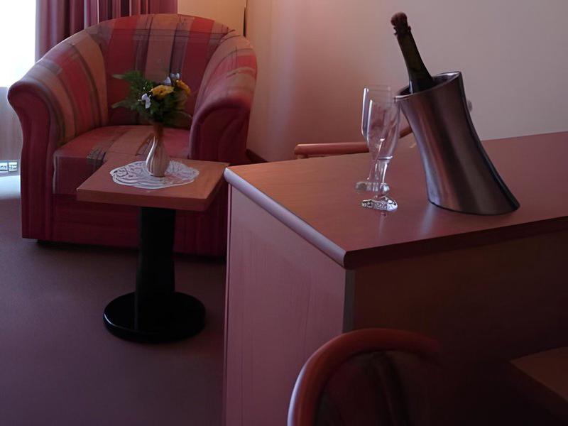 3743425D10AF93B6F810935218D67563