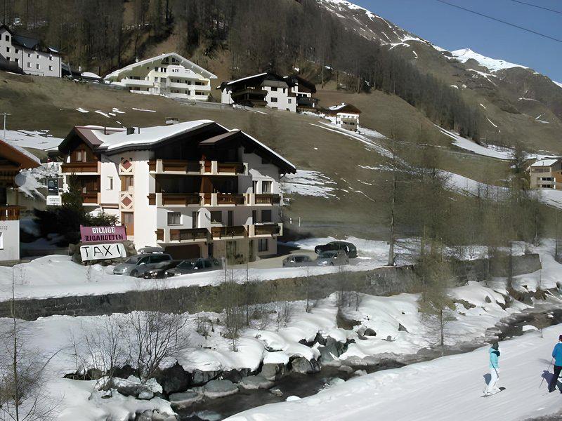 4DC9114E070C82F9E1F9AB2AACEE3C5A