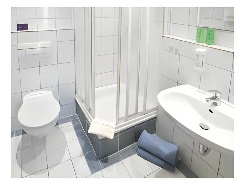 60AE6C162C974CBF9160E8F5367D11E2