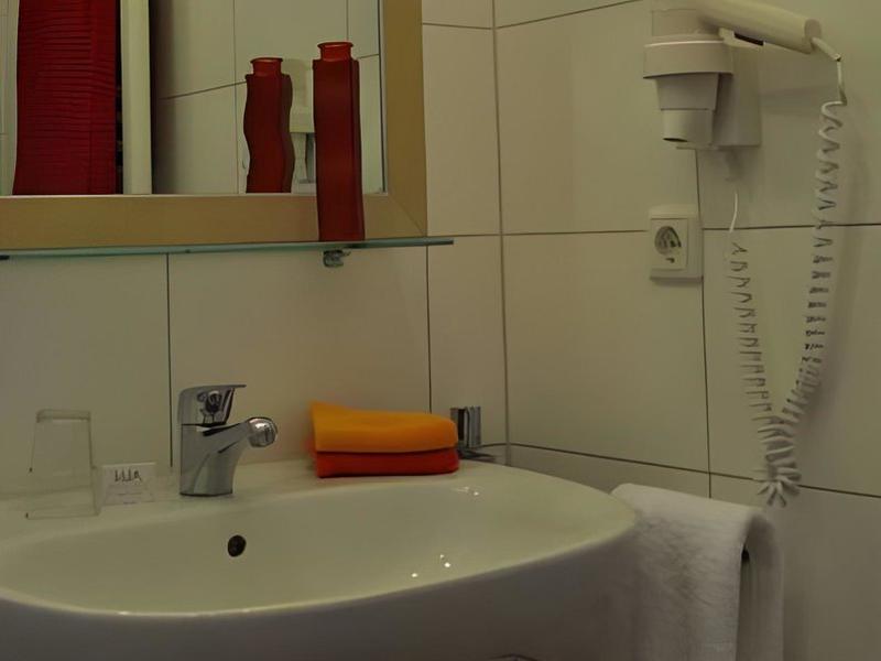 CB7BBB2CAF1E7E0DE7C718B187E9FC3E