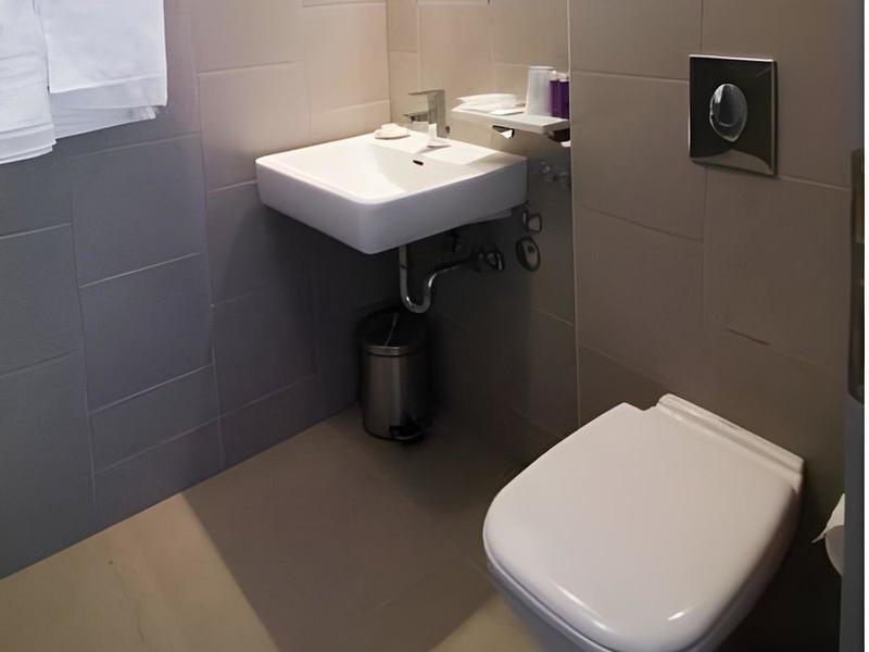 0F42C9FA502C549E16A1F4756306BCF2