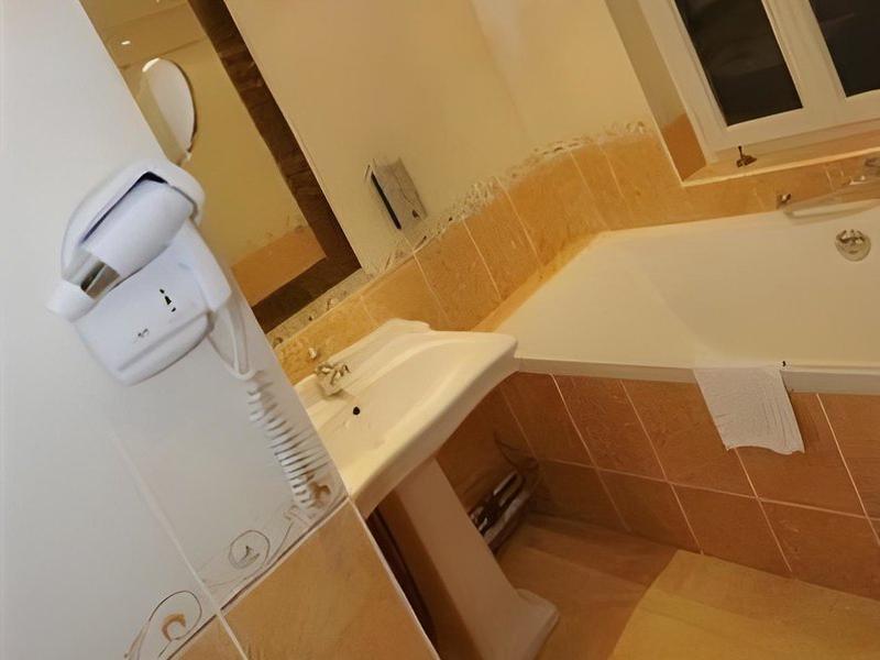 D7996743AD277F95CB96EC1E341220FA