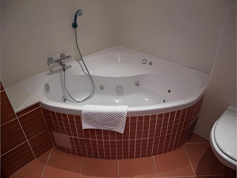 8C1DA7FB2965BA422D18E741179A7DE8