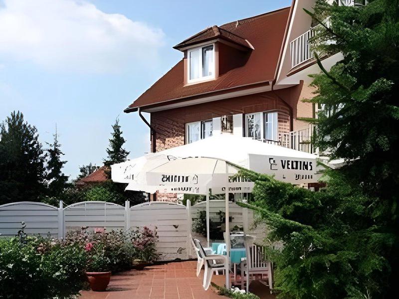 4C9B5CDD35063F71BE99BD75B019988A