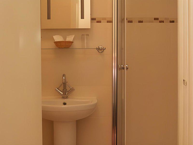 42ADB90CF40031777F85E1A9EEA35EF1