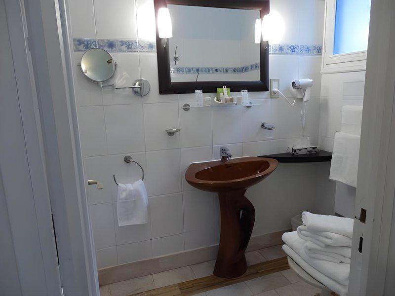 B8C80C8F6AE999E994306BC806A1882C