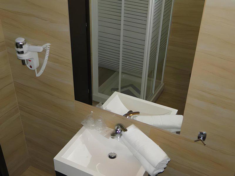 125FC98650028F6D1558958A82140A0D