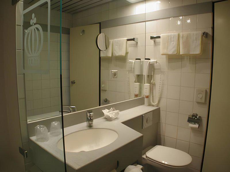 BE6C7682BF56F52AA970F01920D06750