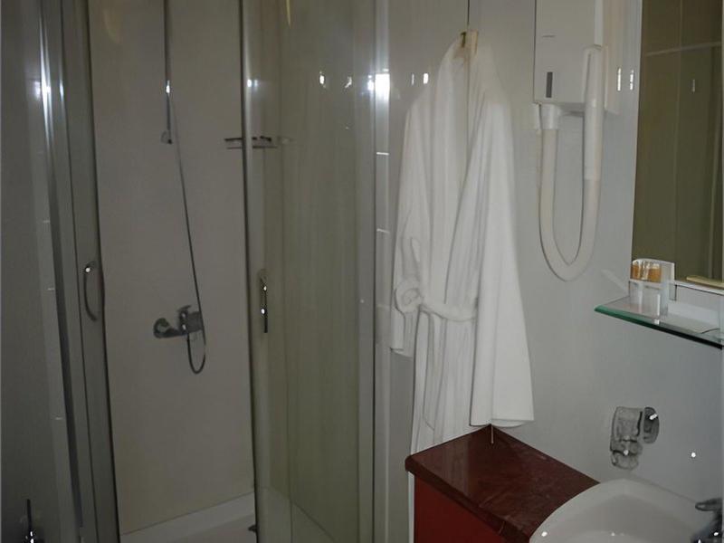 698070B8C7D8E893F7BA21150D5794CD