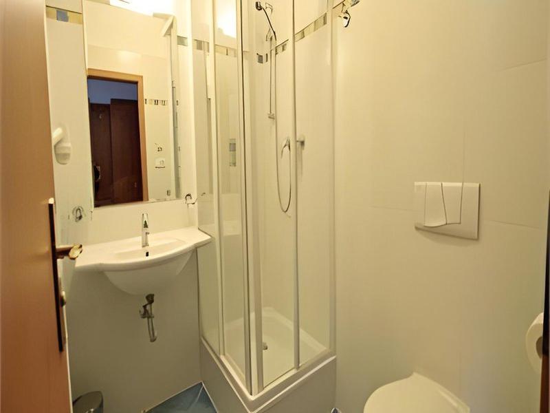 1C562E053421B2542402881AA8A91F8C