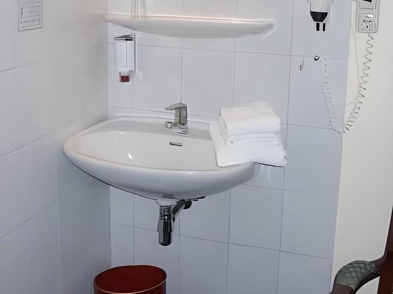 CADA0714BC7FF53C9855D14F28852C79