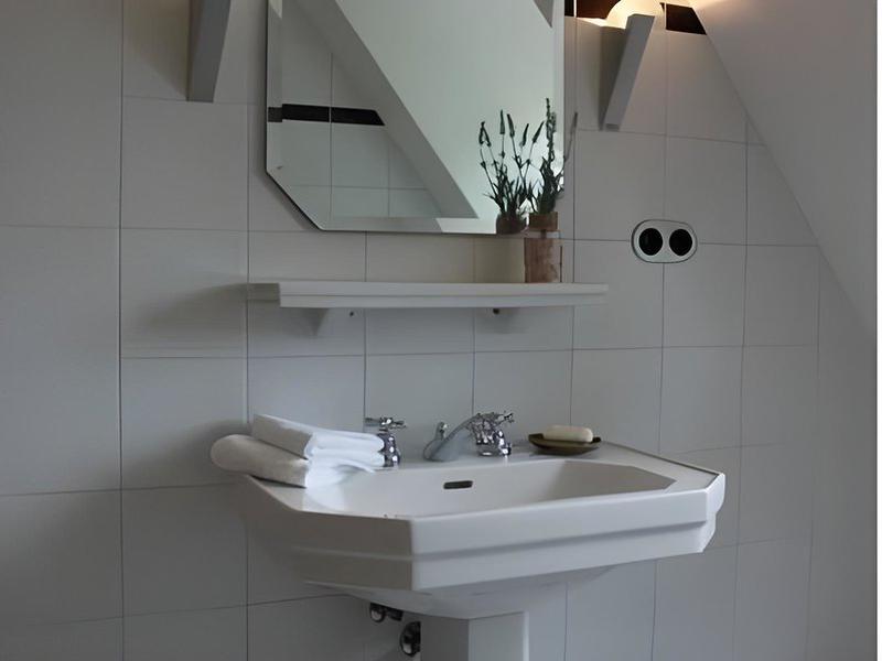 9545FA62FED93F8C0F3C23F54F8191BE