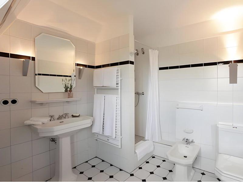 3CD753B9D3C255A75449CDA39D0D3CE1