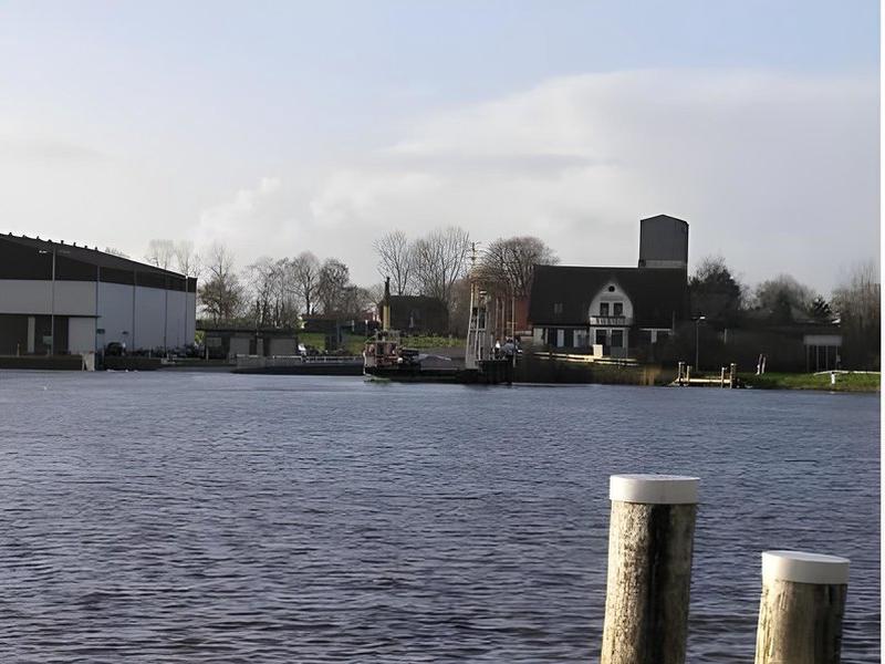 4B18241EE2462D9B20EE335E3702BF94