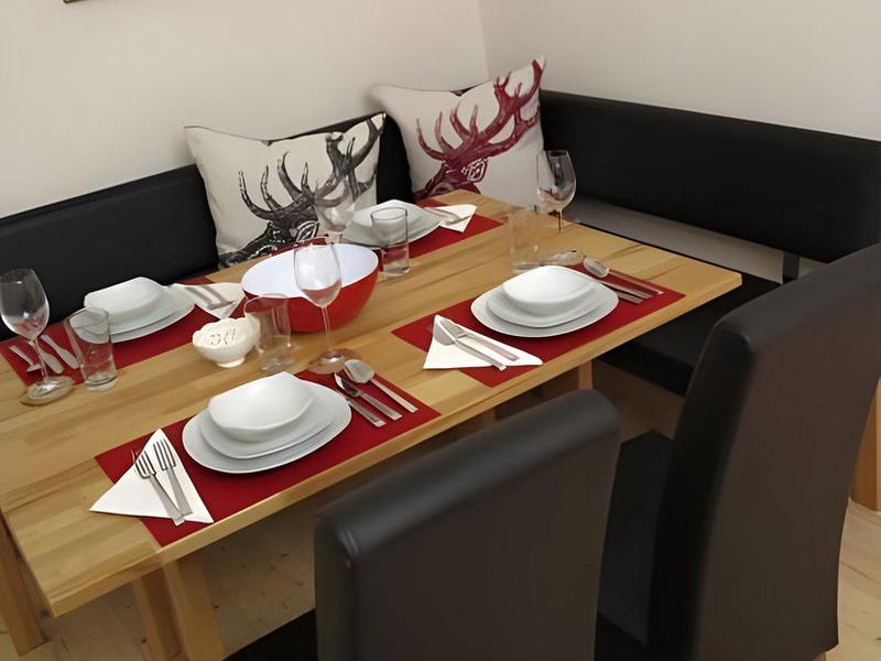 7AB1C383E93F2FEAD5C9D4589527F6E5