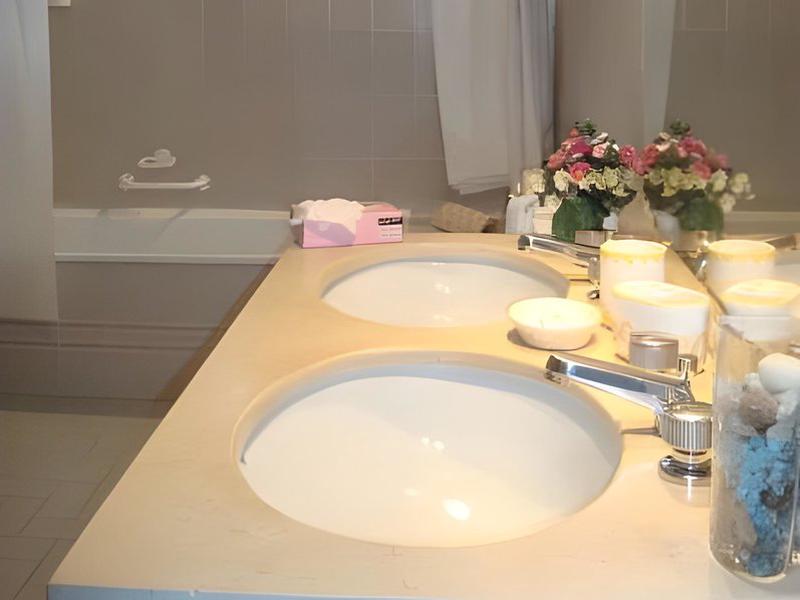 3D642F17546440B66348B04053C4CBF0