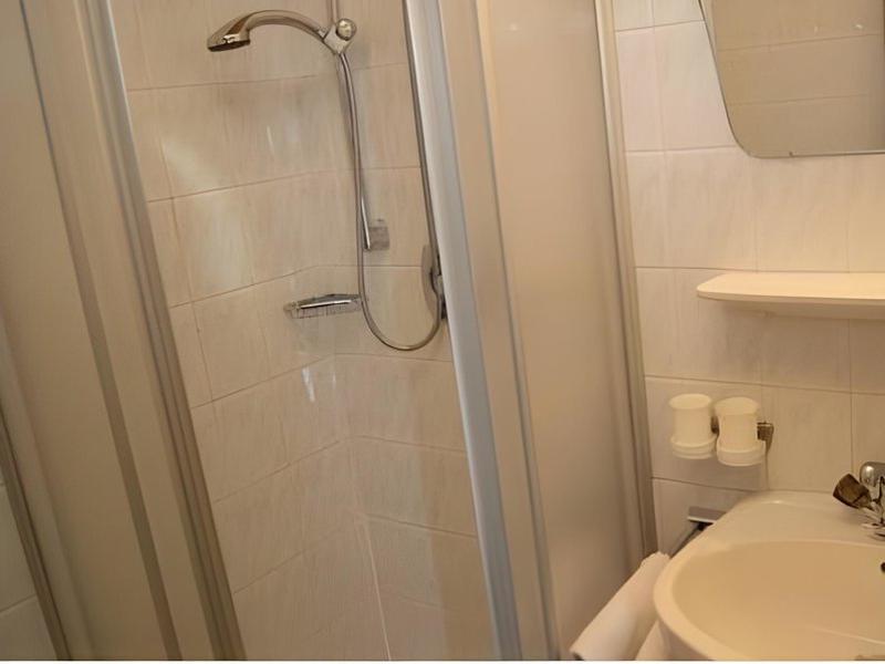 809502AE40DCAF7D436B43CD31AEA74C