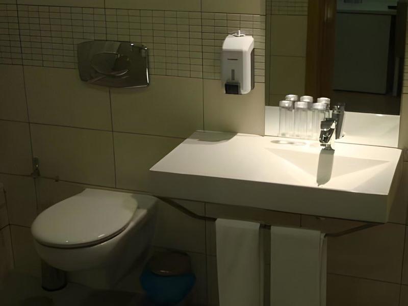 9C1C42967649E765BB6EE852C4A8F3FB