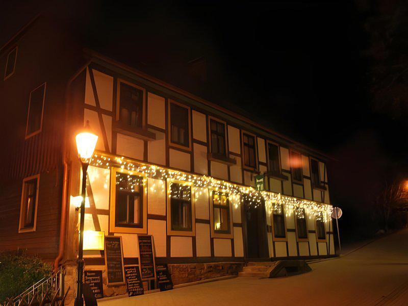 4AEBD719E54DB7E6F9743839A86AF944