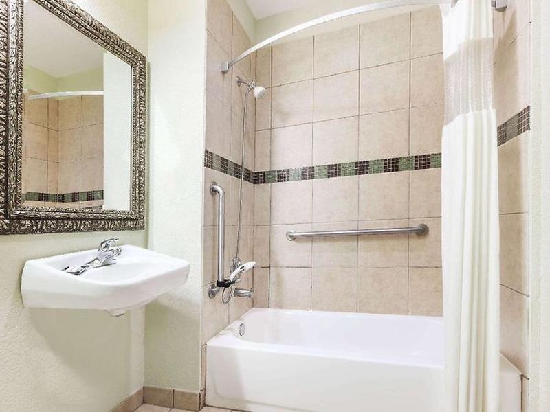 CB048677C0E103A7D352630264FC26C4