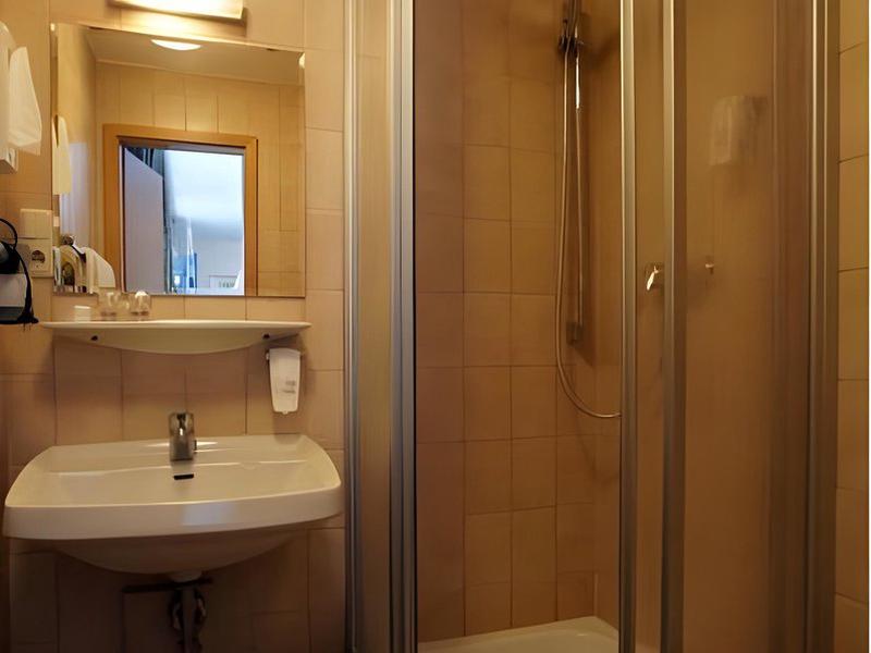 AABC9752DF9CB21A58495254D6A3474B