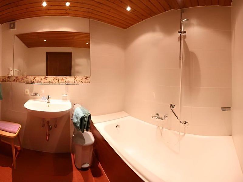 7A21FFA4748FE833F8FF5AC18A3B54F3