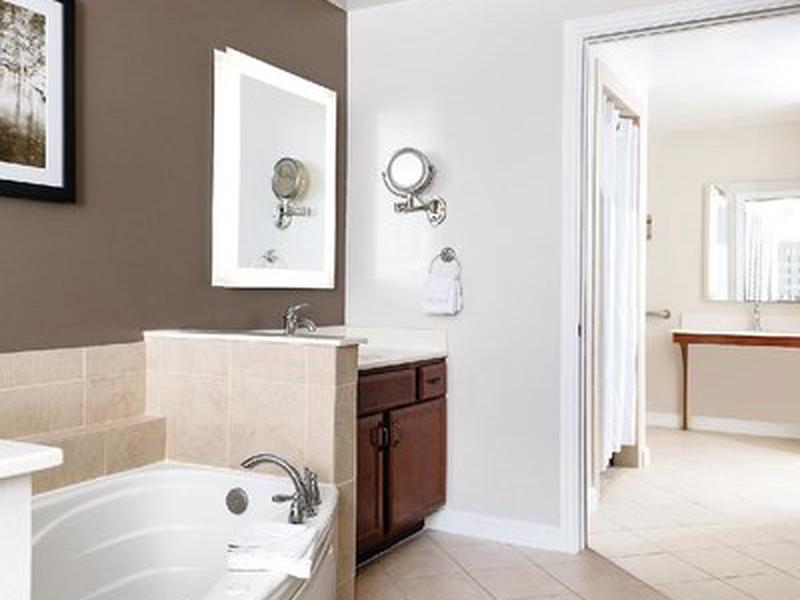 E261D7323D388BA5D6A0298A398215AA