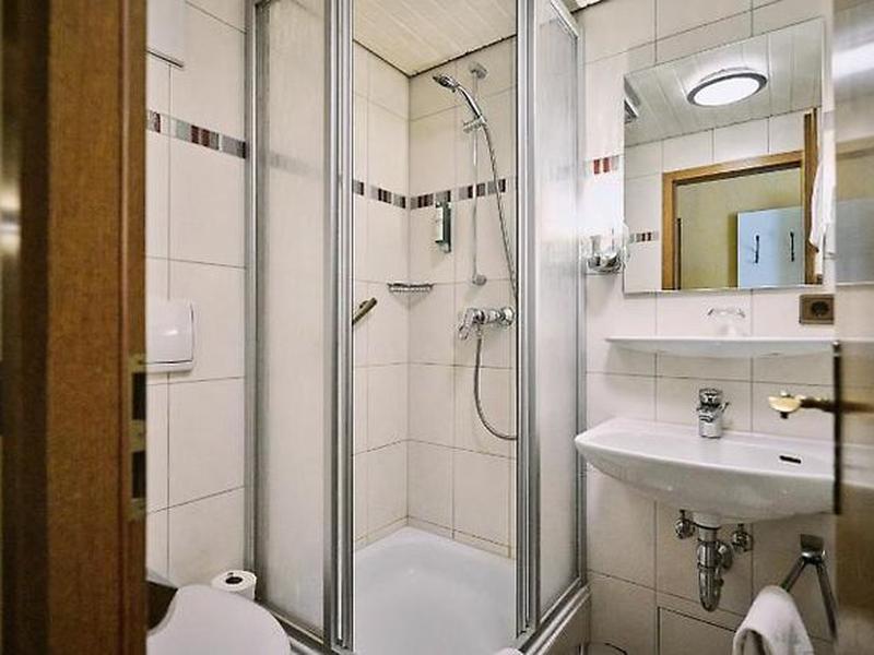 A0F552AE99EB67EA74B5898786188DBD