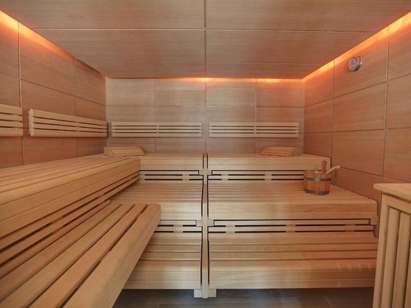 07049949196A1D03A4DEE46125E008BB