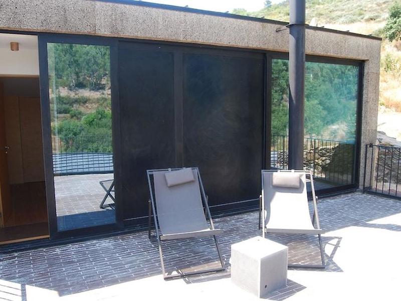 21A44C9F396E9103CB21149975FEAE5B