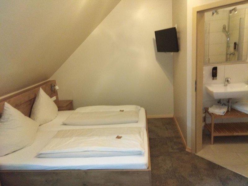 153A4EC7223E4B33A1A40D76F419F54B