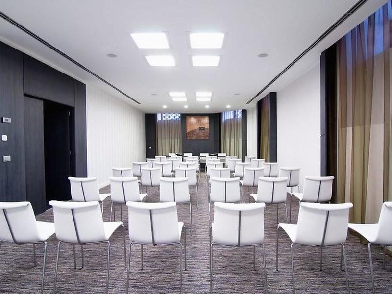 1889C7C3D3C41E2A3A3A100BDB78957B