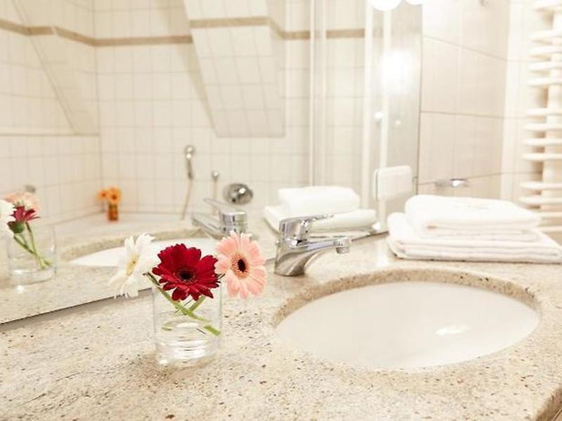 18EA2614AB9AA9105C7606EA45D80AA0