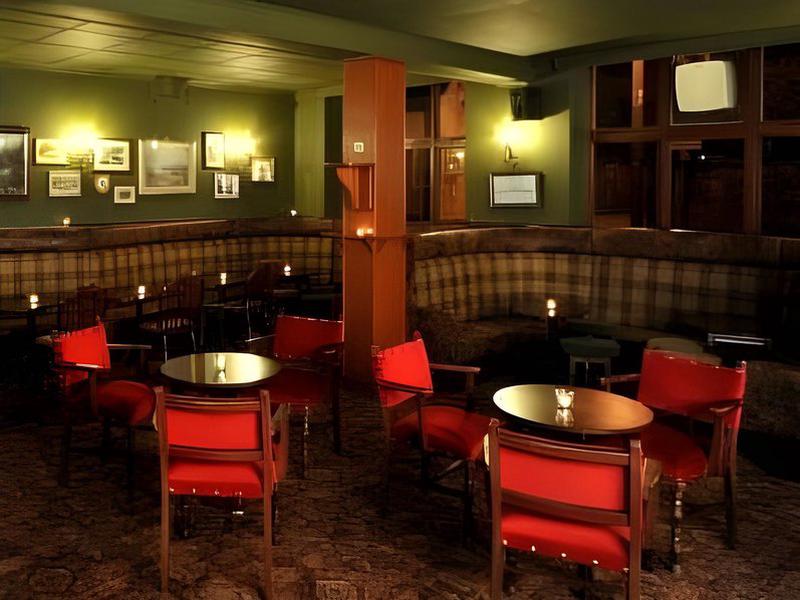 6B1817A0DEB4AD9B1AA99E2609723A33