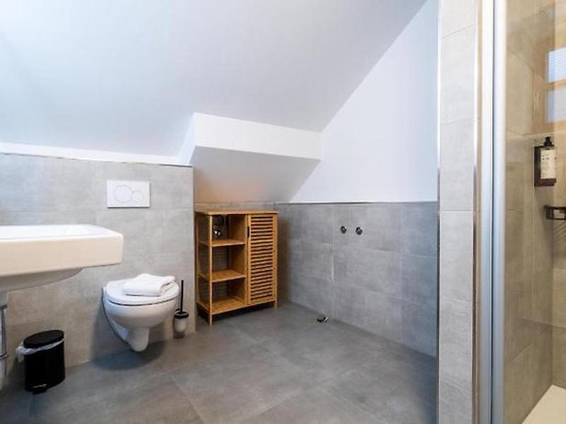 236798DA010CDC34AC51EC48F9C91303