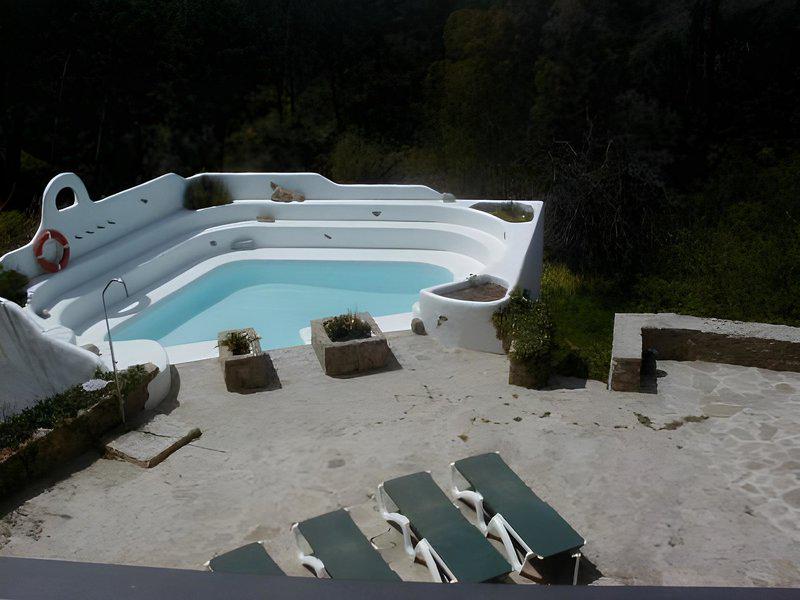 34F6E9D7CC815F219F56DDFD2BDF180F