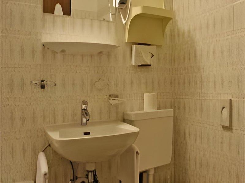 ABEEB8A9F0359B9B9D21524DE7B73F06