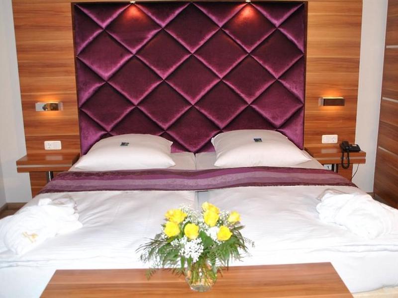 0D02F96FCCC1478B02B009FD7A95E49F