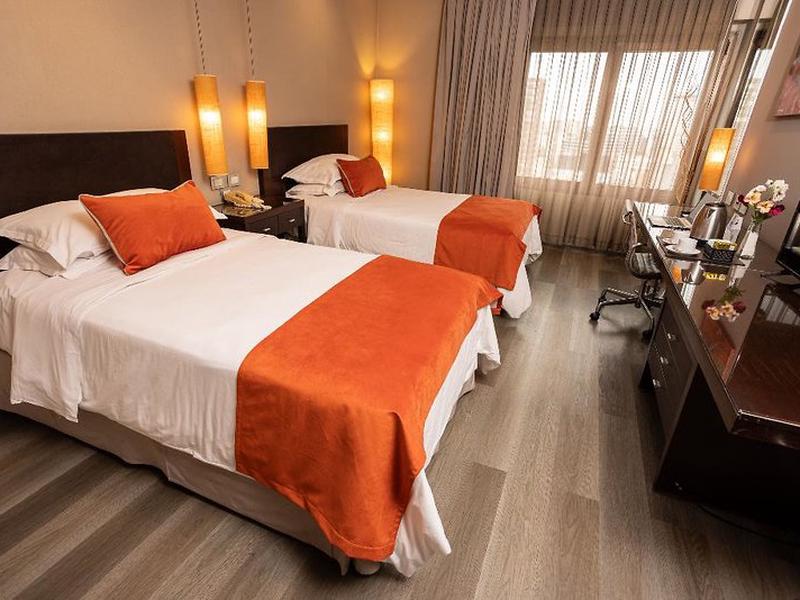 561665252F37AF70442B88E1F5251207