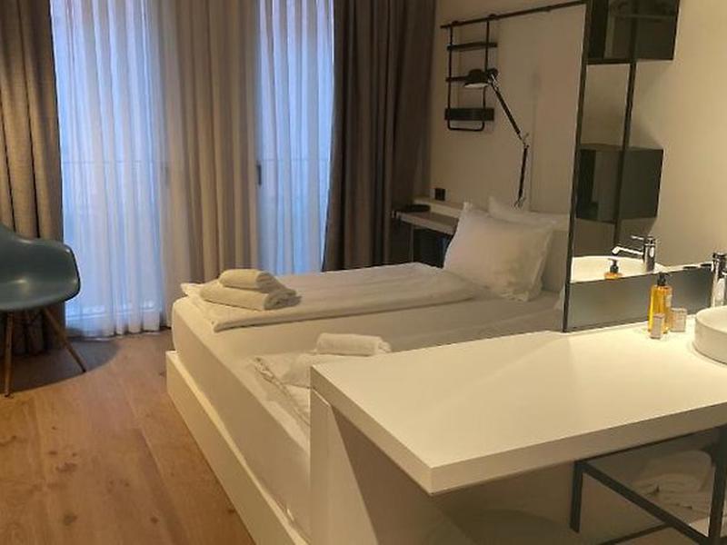 10CFF9BFE1C2CA8E80AA7CD597D30EA2