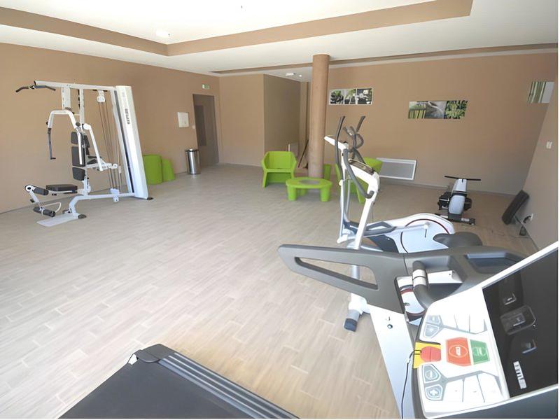 23A0D8DB23A0B369D68A330C3FBD49A1