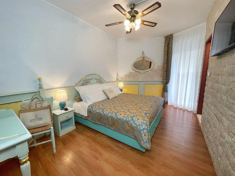 3BA9F2C7B93C44221198FB4B33C34F28