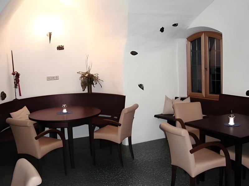 6C8B5CA359166F84E7C611F19B685638