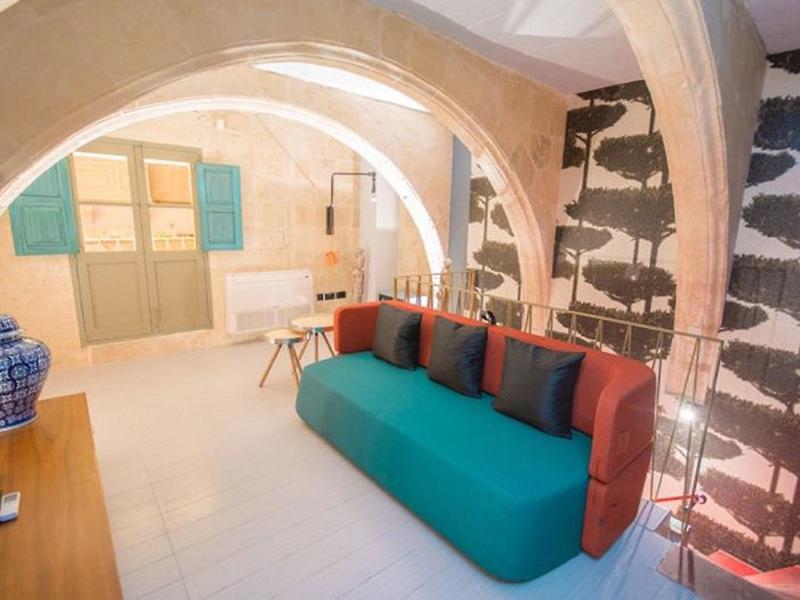 F81B18B34C22ADE6156461A2EB8C227F