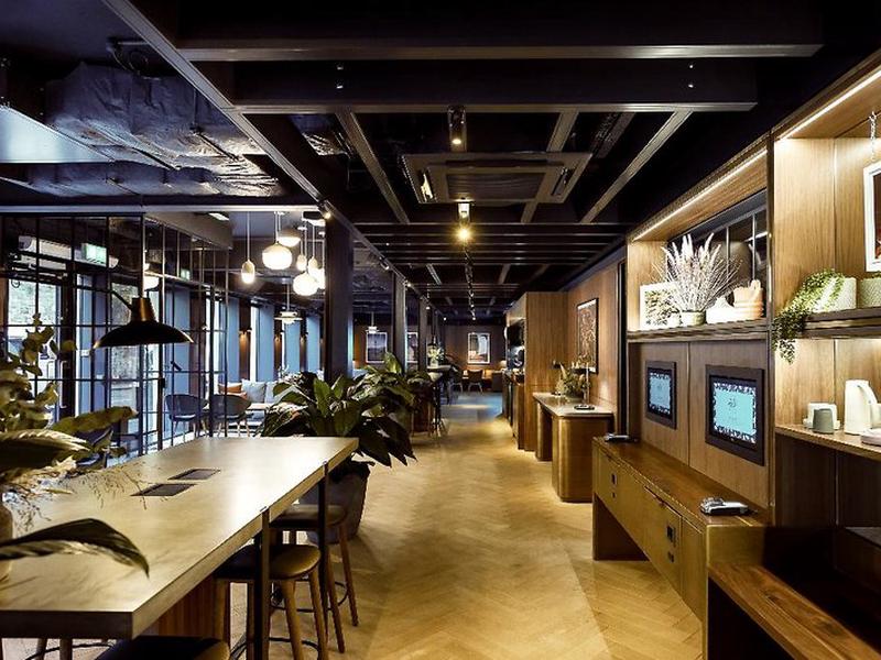 E0606D246A1D9C6C32A6A08985E61812