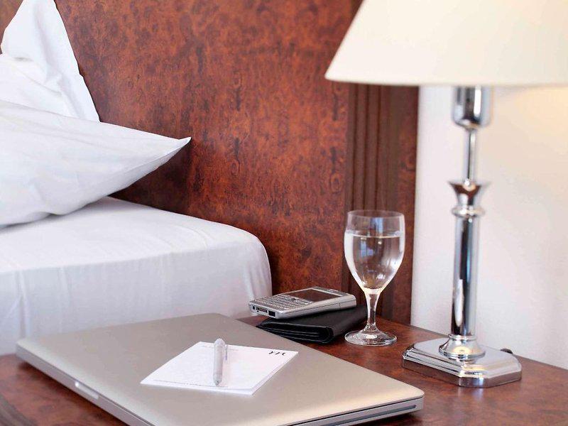 96B09A2735E596D43927FA8E14DDC830