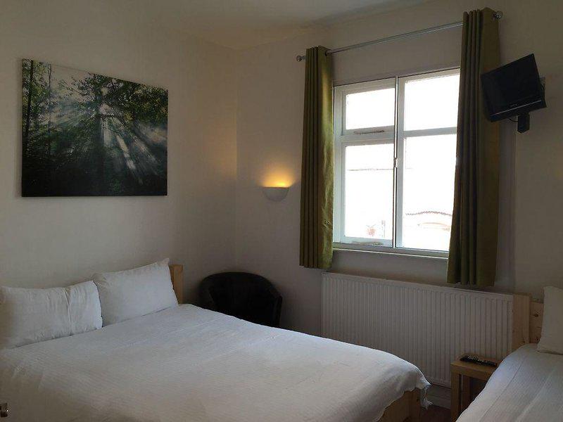 9462AC7ED24902E4B0A0A35192FB1802