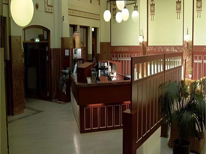 8B7103CA8AB2C621EC3386933D138FED