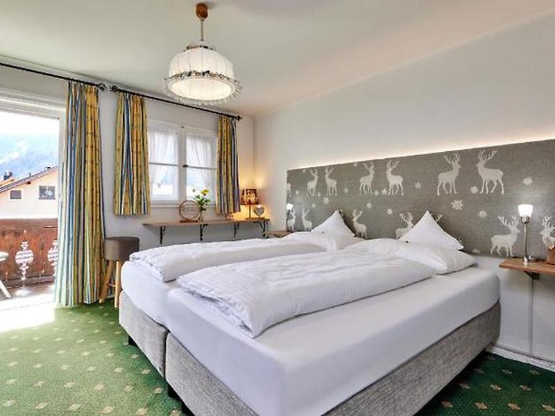 7C83EF27A5D5A78DD636F0D8F8392EF8