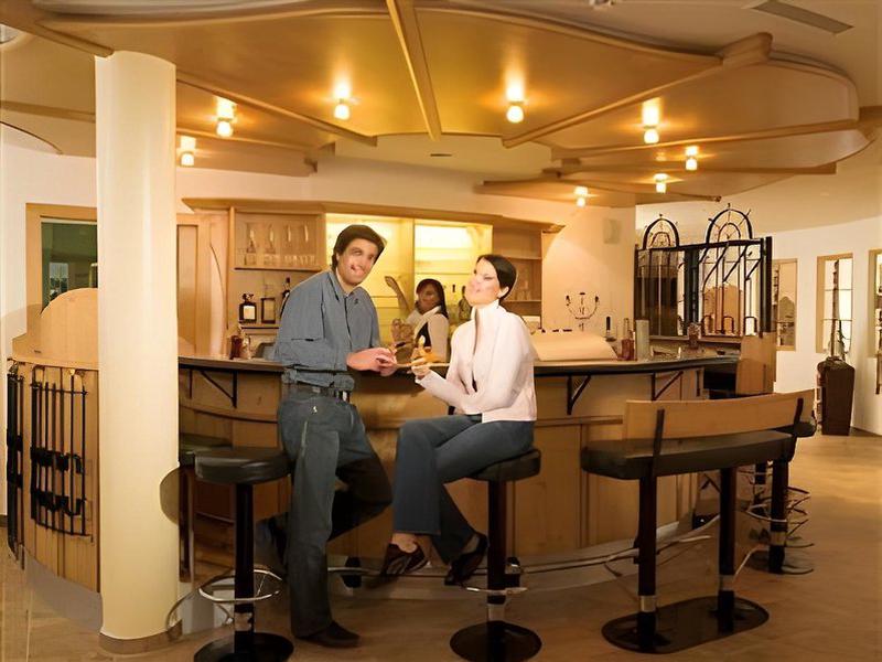 26E86B8E1AA4DE76340F41EA23AC0399